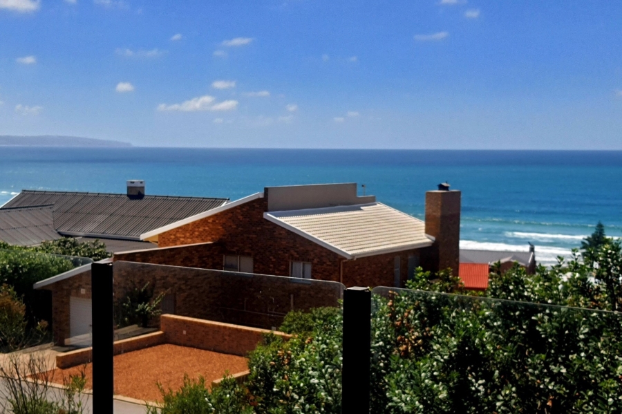 4 Bedroom Property for Sale in Boggomsbaai Western Cape